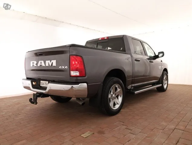 Ram 1500 Classic SLT 5.7 V8 Hemi 4x4 - 5- Paikkainen, Ratinlämmitin, Vetokoukku, Kattoluukku - Ilmainen kotiintoimitus Image 2